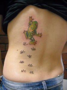 Frog-climbing-up-tattoo-design